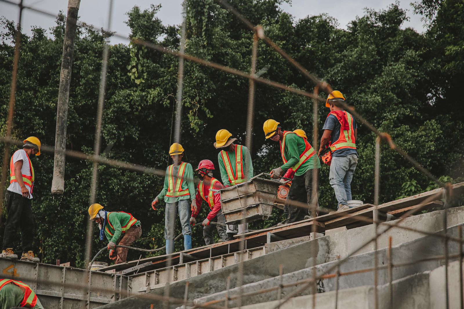 L'équipe NEC au travail sur un chantier